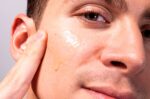 Ser facial cu Vitamina E, Halo 22 Copenhagen Grooming, ilumineaza si tonifica pielea, hidrateaza si imbunatateste elasticitatea, 30 ml - imagine 3